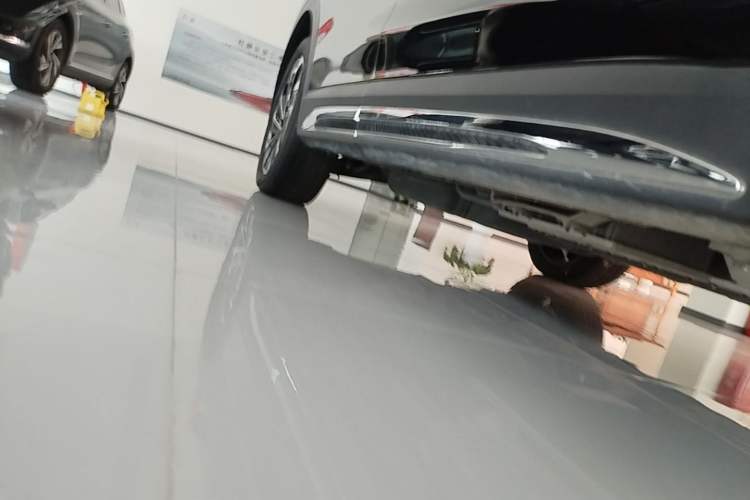Used Hongqi HS7 PHEV 2024 2.0T PHEV Four-Wheel Drive Flagship Edition 6 Seats Chassis Front Right