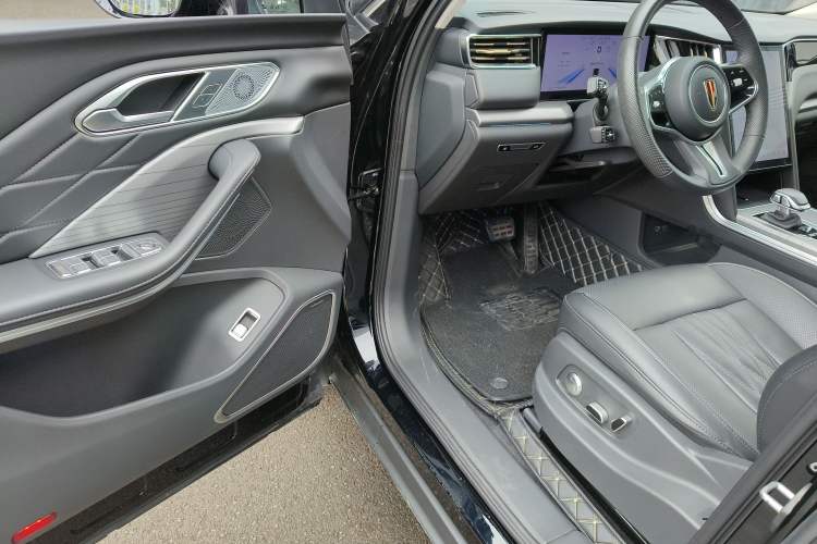 Used Hongqi HS7 PHEV 2024 2.0T PHEV Four-Wheel Drive Flagship Edition 6 Seats Driver Seat