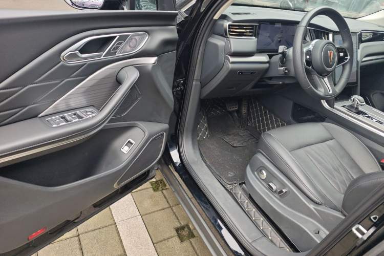 Used Hongqi HS7 PHEV 2024 2.0T PHEV Four-Wheel Drive Flagship Edition 6 Seats Driver Seat