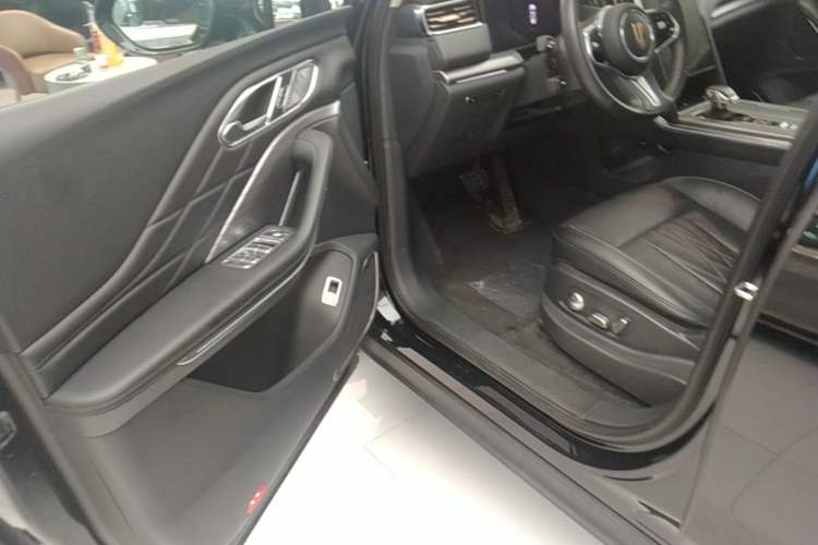 Used Hongqi HS7 PHEV 2024 2.0T PHEV Four-Wheel Drive Flagship Edition 7 Seats Driver Seat