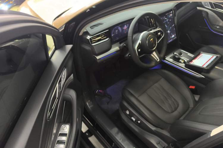 Used Hongqi HS7 PHEV 2024 2.0T PHEV Two-Wheel Drive Flagship Edition 6 Seats Driver Seat