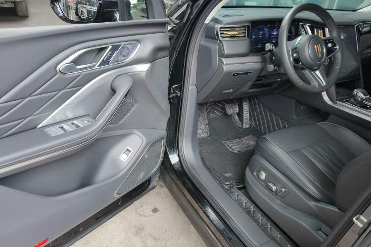 Used Hongqi HS7 PHEV 2024 2.0T PHEV Four-Wheel Drive Flagship Edition 6 Seats Driver Seat