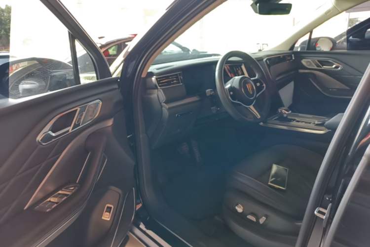 Used Hongqi HS7 PHEV 2024 2.0T PHEV Four-Wheel Drive Flagship Edition 6 Seats Driver Seat