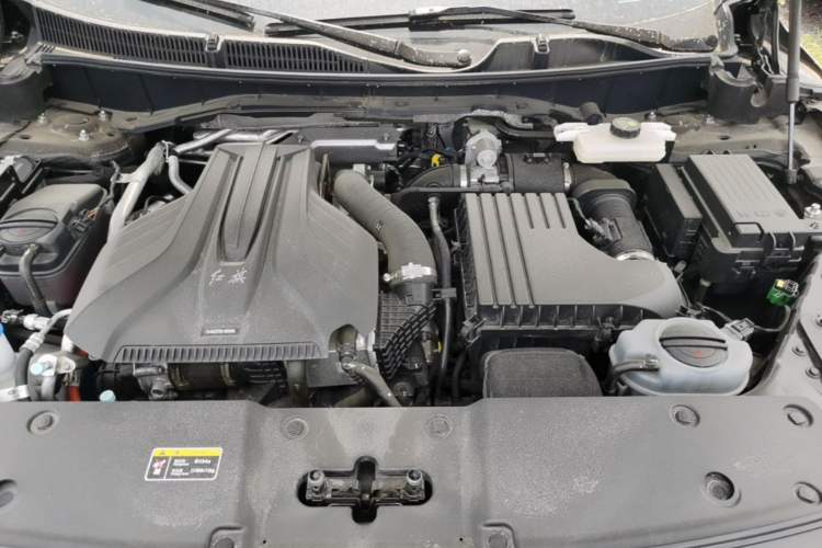 Used Hongqi HS7 PHEV 2024 2.0T PHEV Four-Wheel Drive Flagship Edition 6 Seats Engine Bay