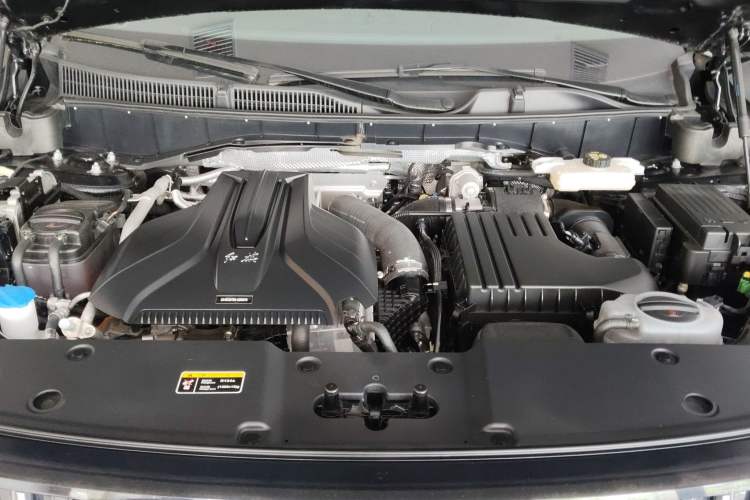 Used Hongqi HS7 PHEV 2024 2.0T PHEV Four-Wheel Drive Flagship Edition 6 Seats Engine Bay