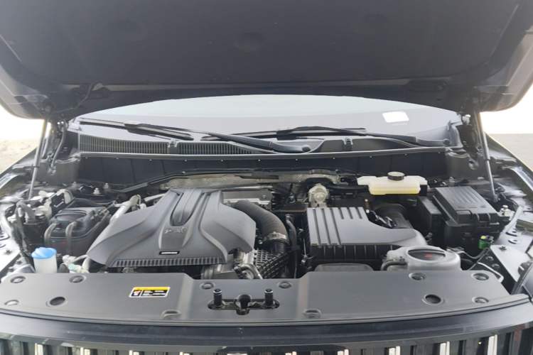 Used Hongqi HS7 PHEV 2024 2.0T PHEV Four-Wheel Drive Flagship Edition 6 Seats Engine Bay