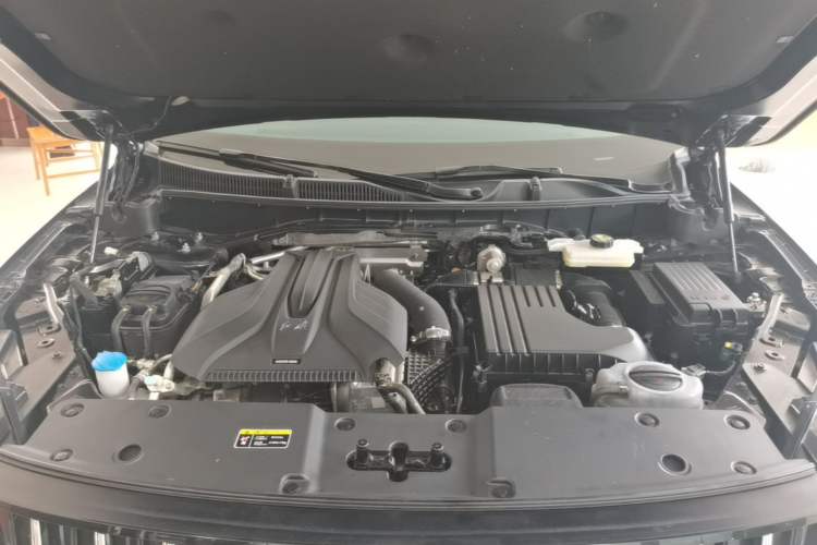 Used Hongqi HS7 PHEV 2024 2.0T PHEV Four-Wheel Drive Flagship Edition 6 Seats Engine Bay