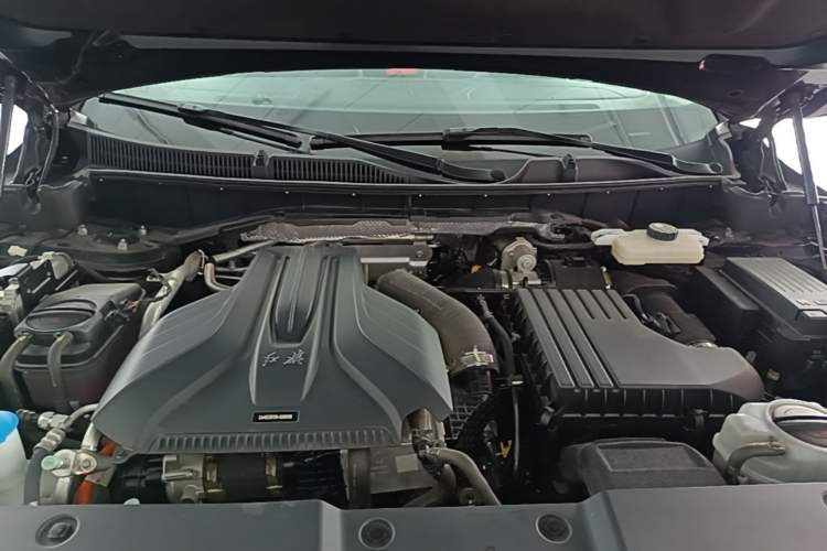 Used Hongqi HS7 PHEV 2024 2.0T PHEV Four-Wheel Drive Flagship Edition 6 Seats Engine Bay