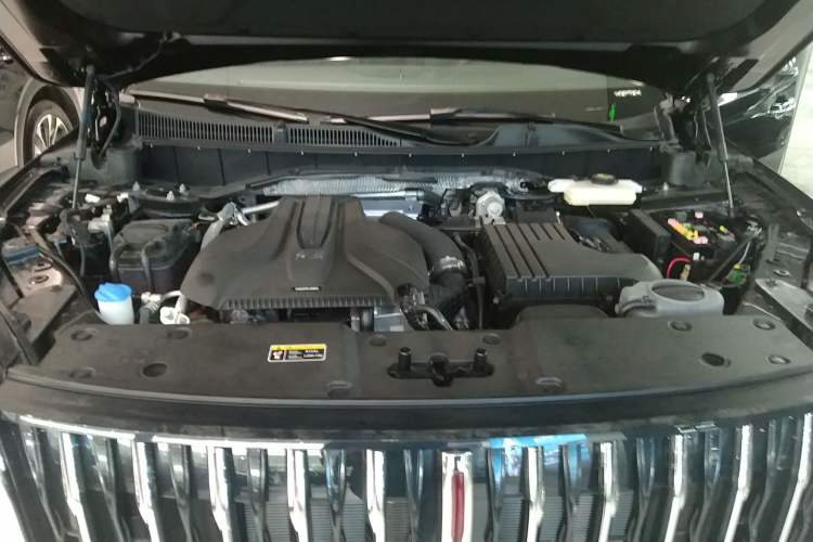 Used Hongqi HS7 PHEV 2024 2.0T PHEV Four-Wheel Drive Flagship Edition 7 Seats Engine Bay