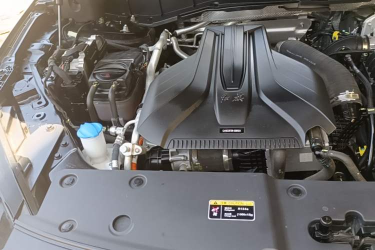Used Hongqi HS7 PHEV 2024 2.0T PHEV Four-Wheel Drive Flagship Edition 6 Seats Engine Bay Right
