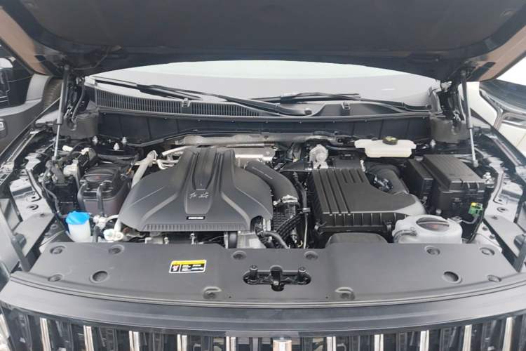 Used Hongqi HS7 PHEV 2024 2.0T PHEV Four-Wheel Drive Flagship Edition 6 Seats Engine Bay