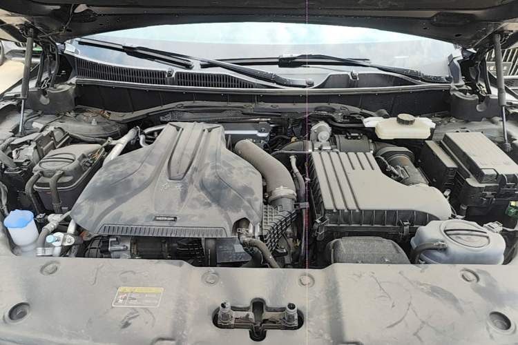 Used Hongqi HS7 PHEV 2024 2.0T PHEV Four-Wheel Drive Flagship Edition 6 Seats Engine Bay