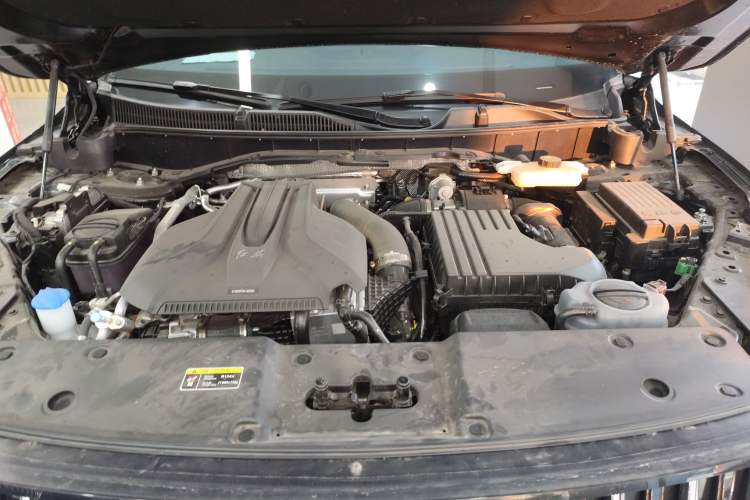 Used Hongqi HS7 PHEV 2024 2.0T PHEV Two-Wheel Drive Flagship Edition 6 Seats Engine Bay