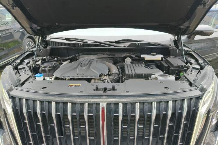 Used Hongqi HS7 PHEV 2024 2.0T PHEV Four-Wheel Drive Flagship Edition 6 Seats Engine Bay