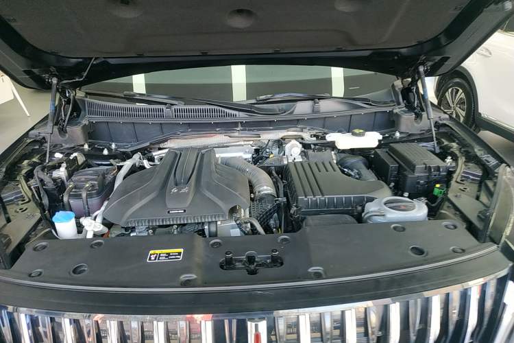 Used Hongqi HS7 PHEV 2024 2.0T PHEV Four-Wheel Drive Flagship Edition 6 Seats Engine Bay