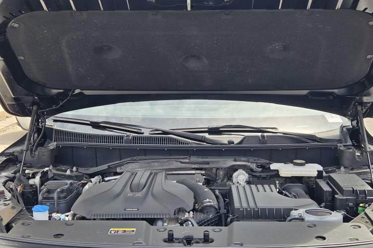 Used Hongqi HS7 PHEV 2024 2.0T PHEV Four-Wheel Drive Flagship Edition 6 Seats Engine Bay