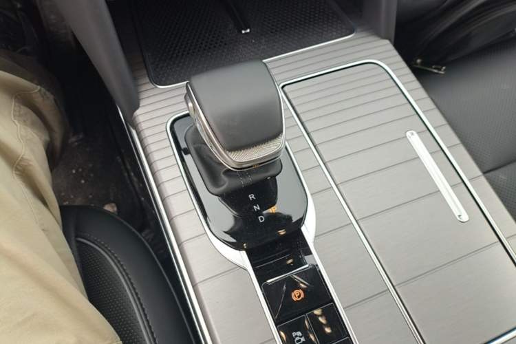 Used Hongqi HS7 PHEV 2024 2.0T PHEV Four-Wheel Drive Flagship Edition 6 Seats Gear Lever