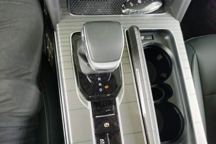 Used Hongqi HS7 PHEV 2024 2.0T PHEV Four-Wheel Drive Flagship Edition 7 Seats Gear Lever