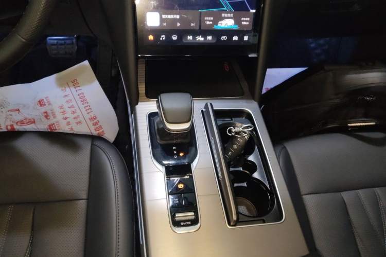 Used Hongqi HS7 PHEV 2024 2.0T PHEV Two-Wheel Drive Flagship Edition 7 Seats Gear Lever