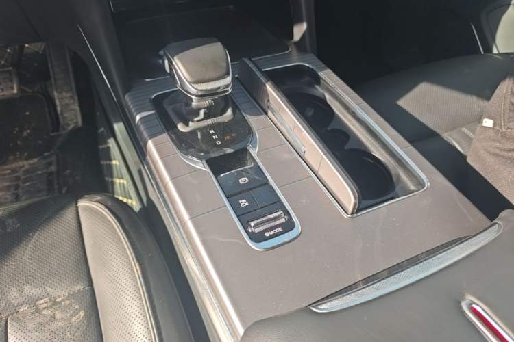 Used Hongqi HS7 PHEV 2024 2.0T PHEV Four-Wheel Drive Flagship Edition 7 Seats Gear Lever