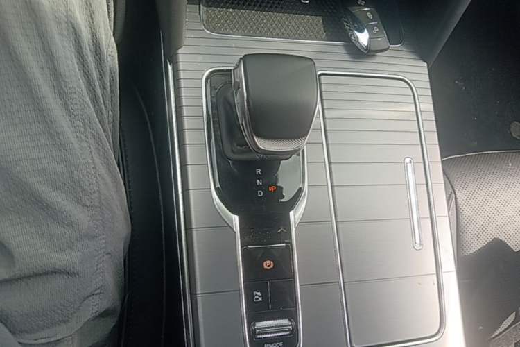 Used Hongqi HS7 PHEV 2024 2.0T PHEV Four-Wheel Drive Flagship Edition 6 Seats Gear Lever