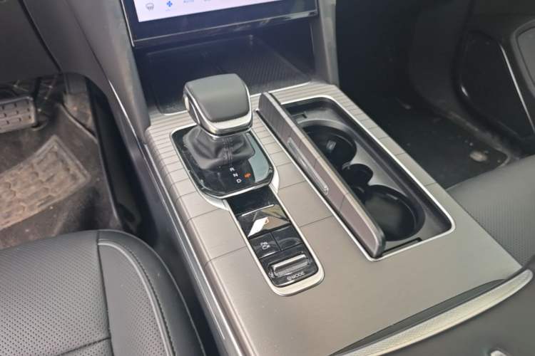 Used Hongqi HS7 PHEV 2024 2.0T PHEV Four-Wheel Drive Flagship Edition 7 Seats Gear Lever
