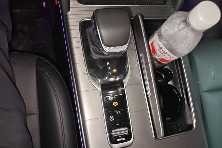 Used Hongqi HS7 PHEV 2024 2.0T PHEV Two-Wheel Drive Flagship Edition 6 Seats Gear Lever