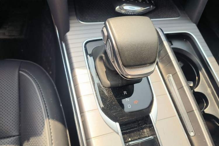 Used Hongqi HS7 PHEV 2024 2.0T PHEV Four-Wheel Drive Flagship Edition 6 Seats Gear Lever