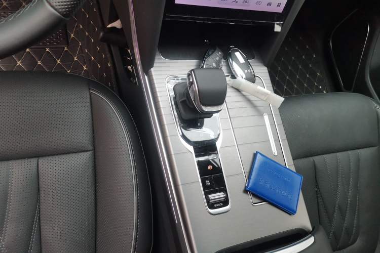 Used Hongqi HS7 PHEV 2024 2.0T PHEV Four-Wheel Drive Flagship Edition 7 Seats Gear Lever