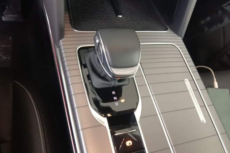 Used Hongqi HS7 PHEV 2024 2.0T PHEV Four-Wheel Drive Flagship Edition 7 Seats Gear Lever