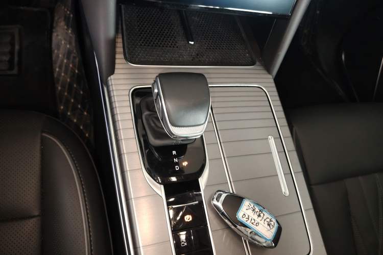 Used Hongqi HS7 PHEV 2024 2.0T PHEV Four-Wheel Drive Flagship Edition 7 Seats Gear Lever