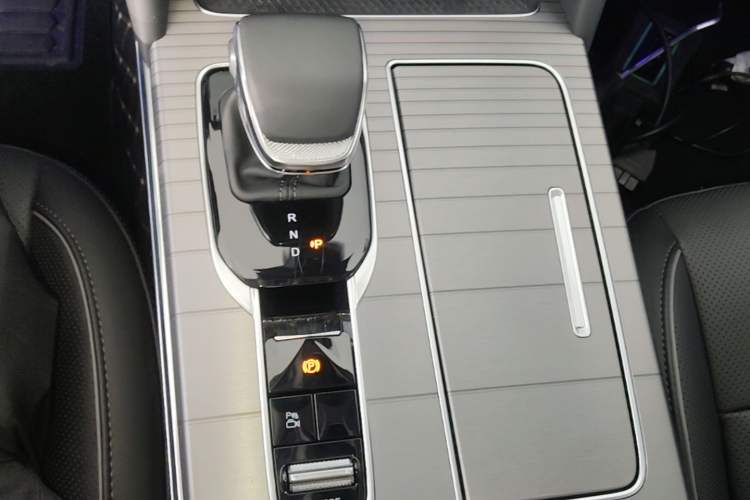 Used Hongqi HS7 PHEV 2024 2.0T PHEV Four-Wheel Drive Flagship Edition 6 Seats Gear Lever