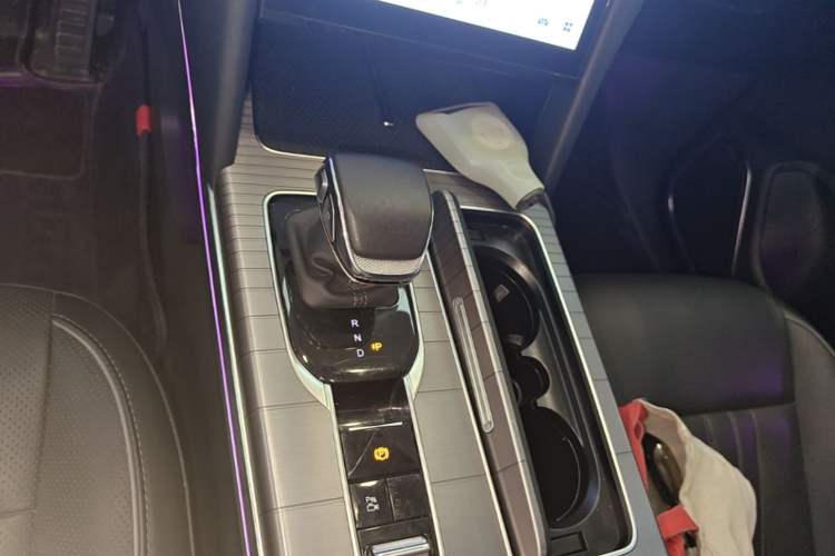 Used Hongqi HS7 PHEV 2024 2.0T PHEV Four-Wheel Drive Flagship Edition 6 Seats Gear Lever