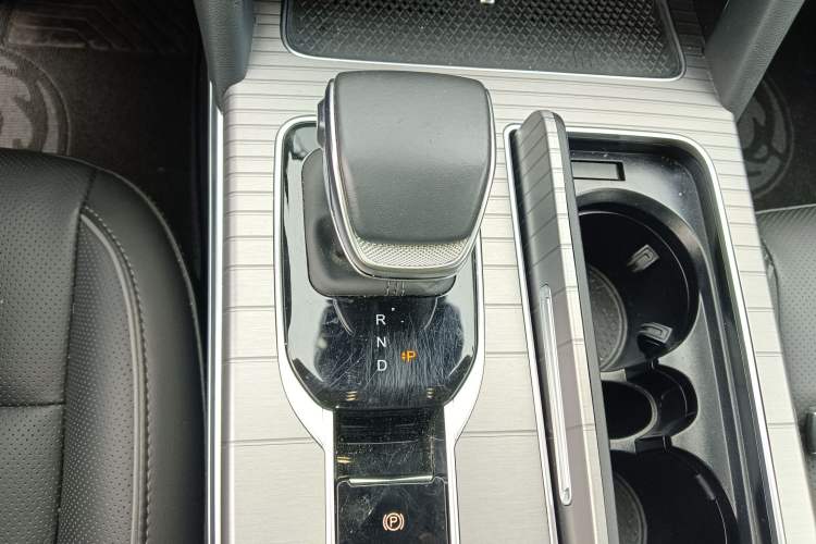 Used Hongqi HS7 PHEV 2024 2.0T PHEV Four-Wheel Drive Flagship Edition 6 Seats Gear Lever