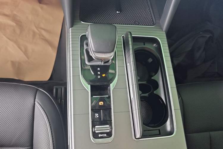 Used Hongqi HS7 PHEV 2024 2.0T PHEV Four-Wheel Drive Flagship Edition 6 Seats Gear Lever