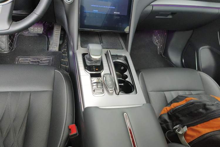 Used Hongqi HS7 PHEV 2024 2.0T PHEV Four-Wheel Drive Flagship Edition 6 Seats Gear Lever