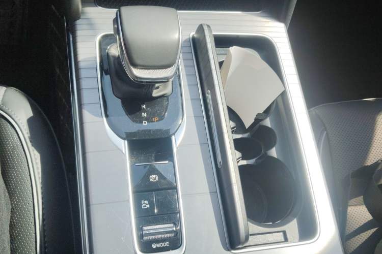 Used Hongqi HS7 PHEV 2024 2.0T PHEV Four-Wheel Drive Flagship Edition 7 Seats Gear Lever