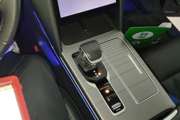 Used Hongqi HS7 PHEV 2024 2.0T PHEV Four-Wheel Drive Flagship Edition 6 Seats Gear Lever