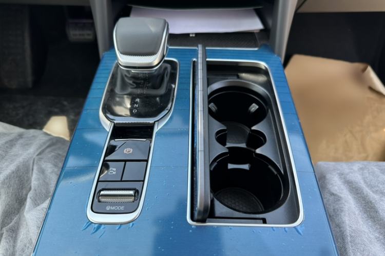 Used Hongqi HS7 PHEV 2024 2.0T PHEV Four-Wheel Drive Flagship Edition 7 Seats Gear Lever