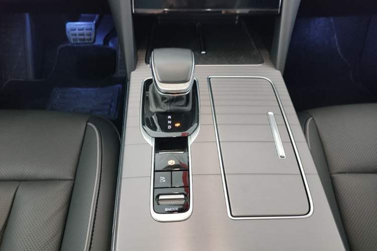 Used Hongqi HS7 PHEV 2024 2.0T PHEV Four-Wheel Drive Flagship Edition 7 Seats Gear Lever