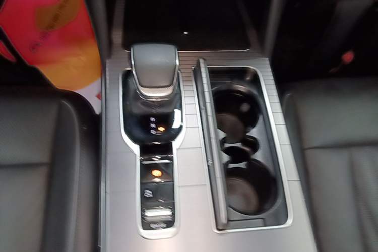 Used Hongqi HS7 PHEV 2024 2.0T PHEV Four-Wheel Drive Flagship Edition 6 Seats Gear Lever