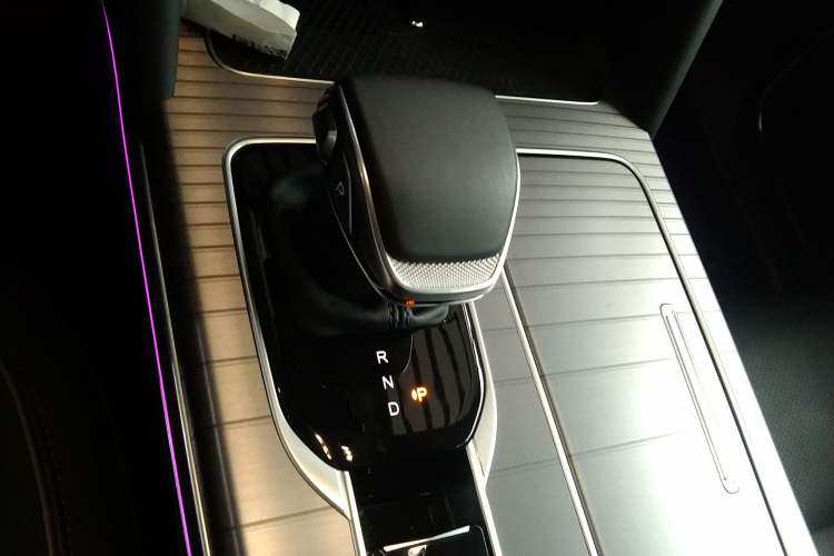Used Hongqi HS7 PHEV 2024 2.0T PHEV Four-Wheel Drive Flagship Edition 7 Seats Gear Lever