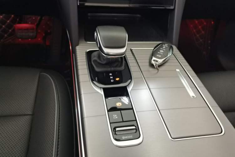 Used Hongqi HS7 PHEV 2024 2.0T PHEV Four-Wheel Drive Flagship Edition 6 Seats Gear Lever