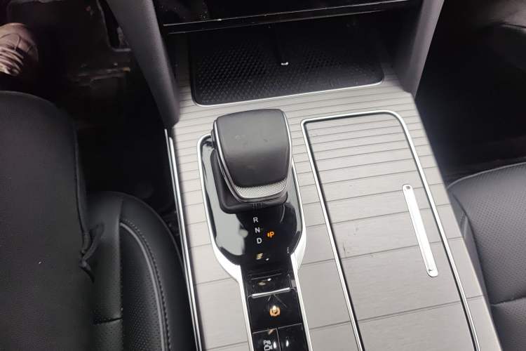 Used Hongqi HS7 PHEV 2024 2.0T PHEV Four-Wheel Drive Flagship Edition 7 Seats Gear Lever