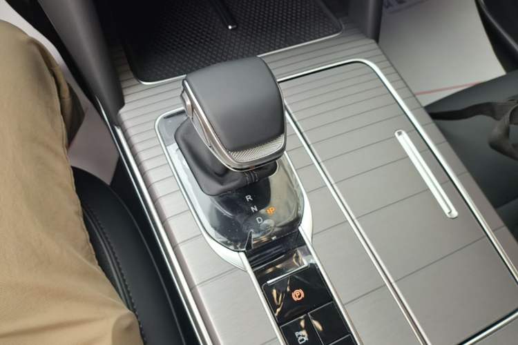 Used Hongqi HS7 PHEV 2024 2.0T PHEV Four-Wheel Drive Flagship Edition 7 Seats Gear Lever