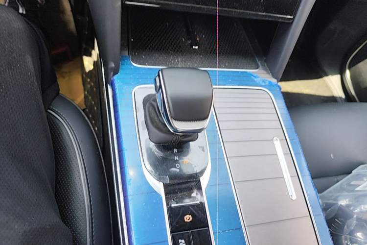 Used Hongqi HS7 PHEV 2024 2.0T PHEV Four-Wheel Drive Flagship Edition 6 Seats Gear Lever