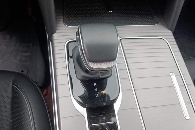 Used Hongqi HS7 PHEV 2024 2.0T PHEV Four-Wheel Drive Flagship Edition 6 Seats Gear Lever