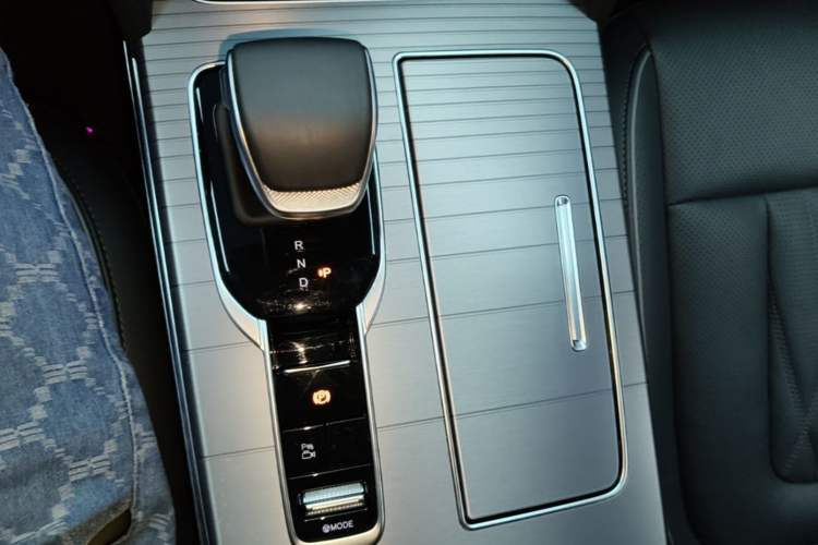 Used Hongqi HS7 PHEV 2024 2.0T PHEV Four-Wheel Drive Flagship Edition 6 Seats Gear Lever