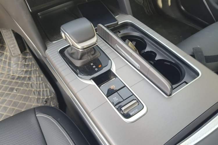 Used Hongqi HS7 PHEV 2024 2.0T PHEV Four-Wheel Drive Flagship Edition 6 Seats Gear Lever