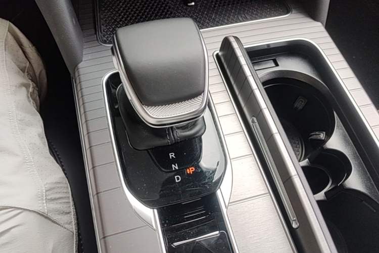 Used Hongqi HS7 PHEV 2024 2.0T PHEV Four-Wheel Drive Flagship Edition 6 Seats Gear Lever
